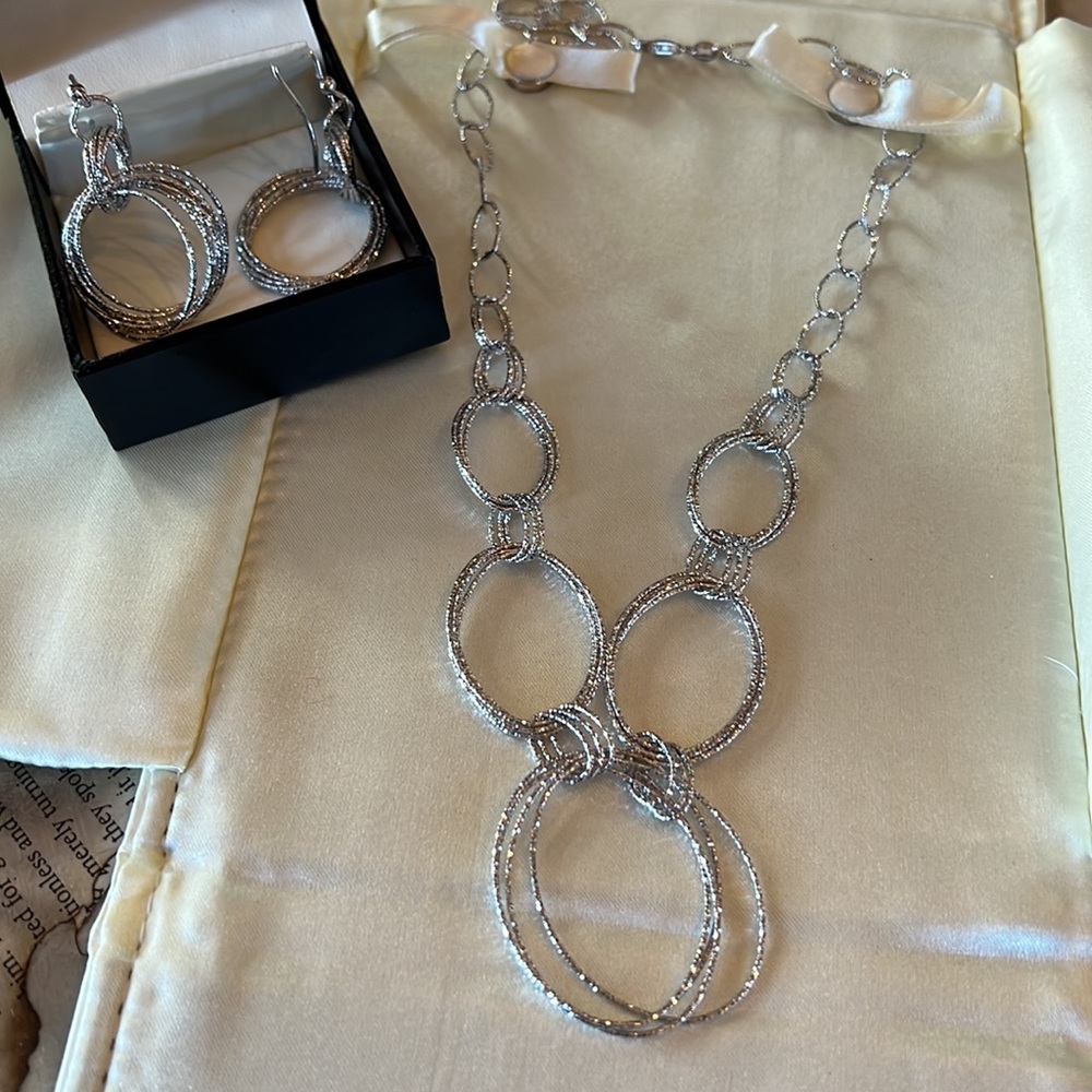 Necklace and earring set
